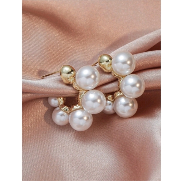 Anthropologie Classic Pearl Half Hoop Gold Earrings - Picture 2 of 4